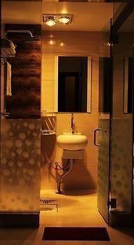 Lucky 5 Million Express Hotel Yuxi Kunming Bagian luar foto