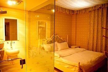 Lucky 5 Million Express Hotel Yuxi Kunming Bagian luar foto