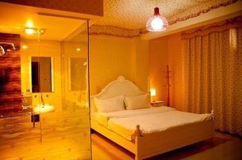 Lucky 5 Million Express Hotel Yuxi Kunming Bagian luar foto
